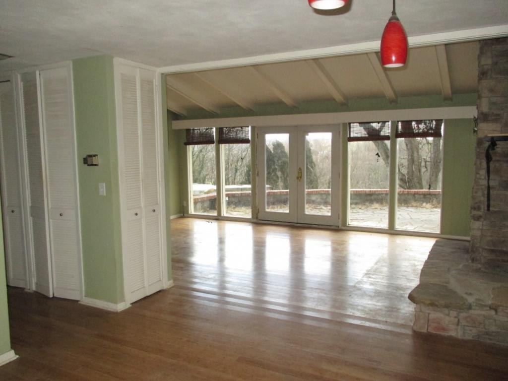 2940 Cliffside Road Kingsport, TN 37664 - Photo 10 of 36 Master Bedroom