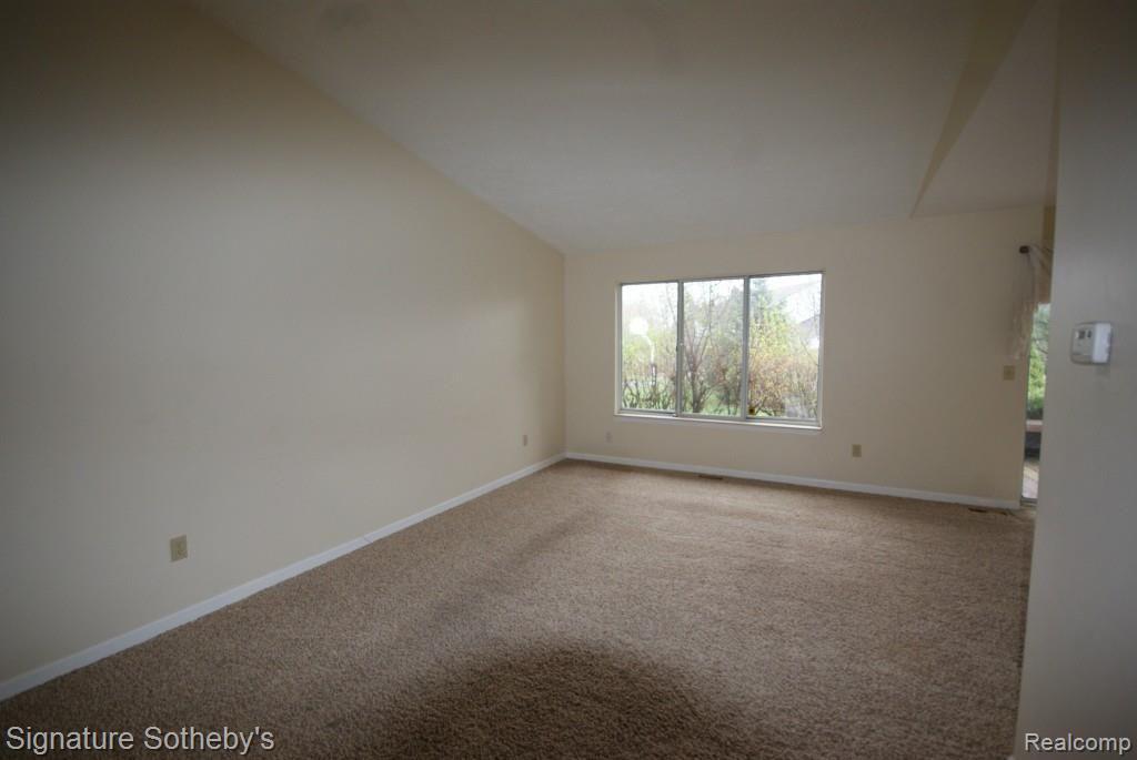 2745 Broadmoor Court Rochester, MI 48309 - Photo 3 of 14 Broadmoor Ct 002.jpg