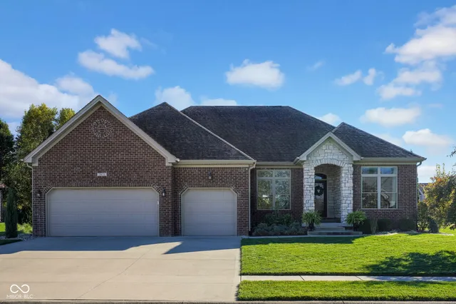 $695,000 | 3831 Sycamore Bend Court, Columbus, IN 47203