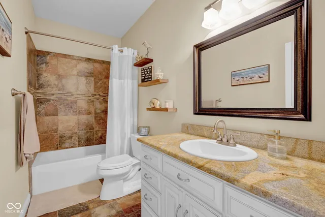 $695,000 | 3831 Sycamore Bend Court, Columbus, IN 47203