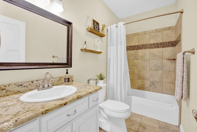 $695,000 | 3831 Sycamore Bend Court, Columbus, IN 47203