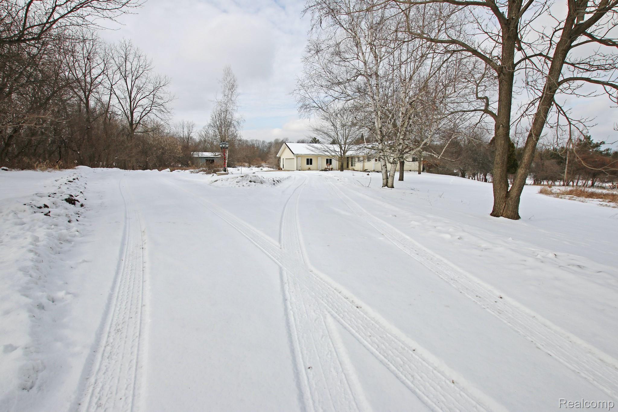 4725 Secord Lake Road Leonard, MI 48367 - Photo 38 of 53 47) Driveway.jpg