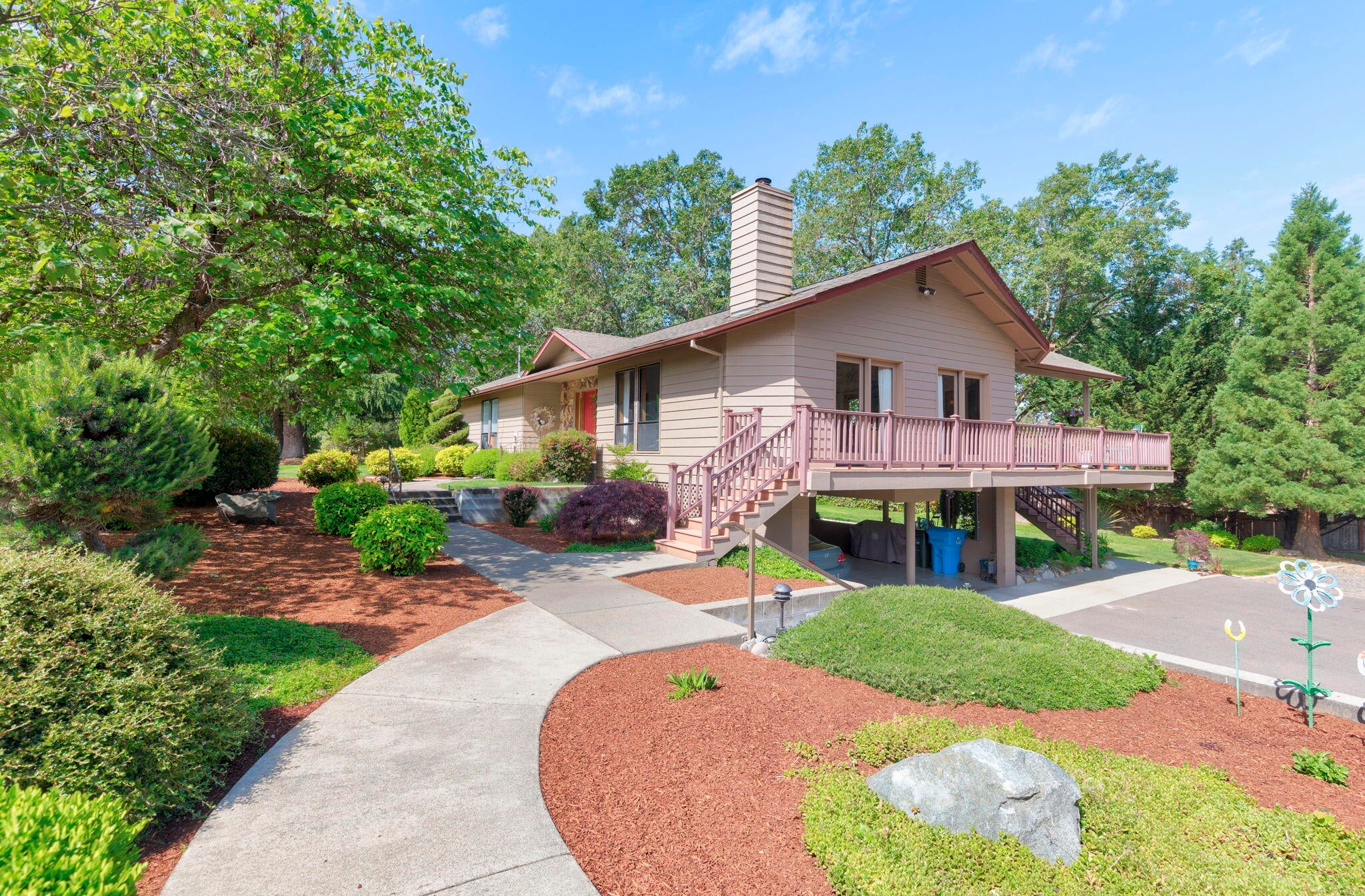 462 Espey Road Grants Pass, OR 97527 - Photo 1 of 41 Front View