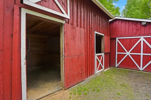 $1,000,000 | 308 Hollow Road, Staatsburg, NY 12580