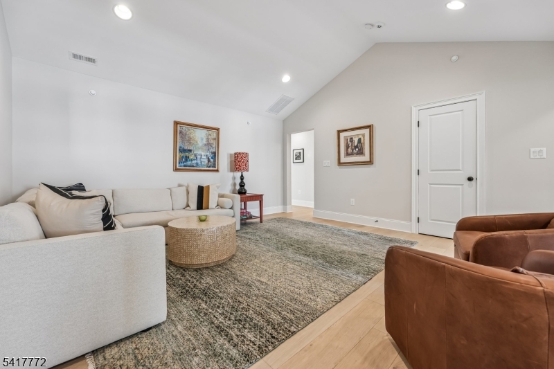 14 Chelsea Road Warren, NJ 07059 - Photo 19 of 39
