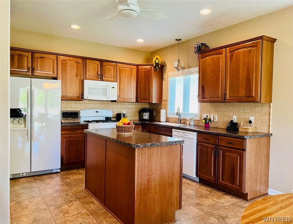 28 Willow Wind Trail Ogden, NY 14624 - Photo 13 of 38 Kitchen with Island includes all applances