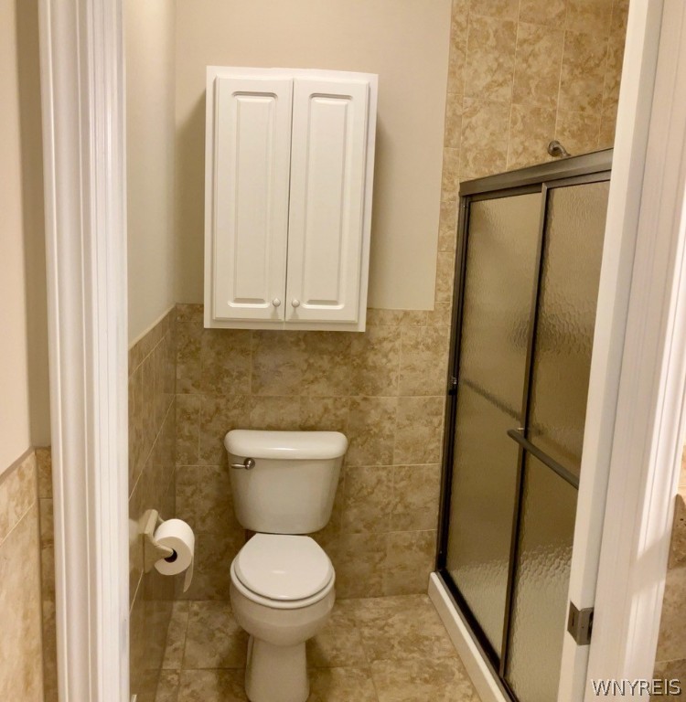 28 Willow Wind Trail Ogden, NY 14624 - Photo 22 of 38 step in shower in the master bath
