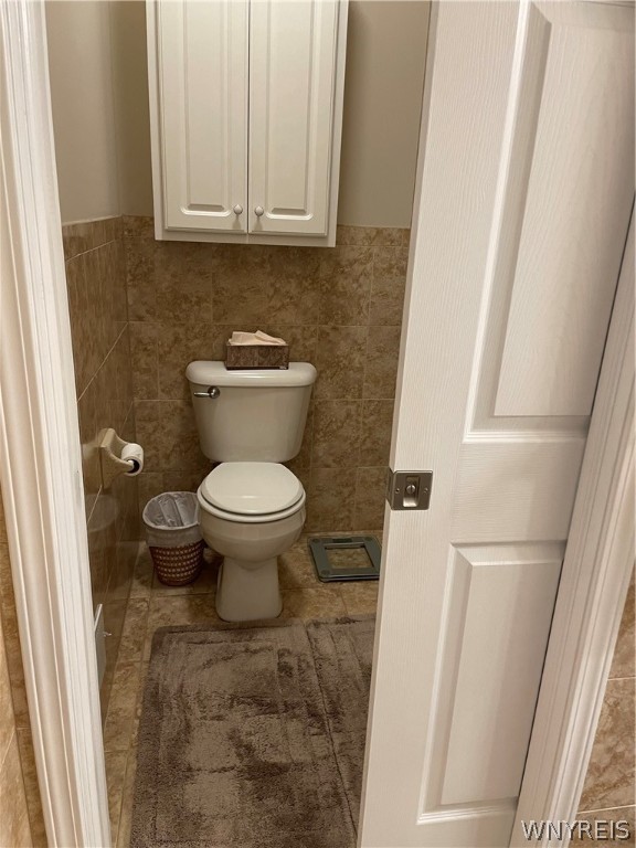 28 Willow Wind Trail Ogden, NY 14624 - Photo 23 of 38 Pocket door to shower and commode provides privacy