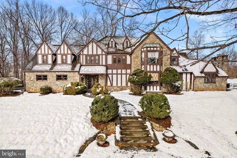 $2,100,000 | 714 Seneca Road, Great Falls, VA 22066