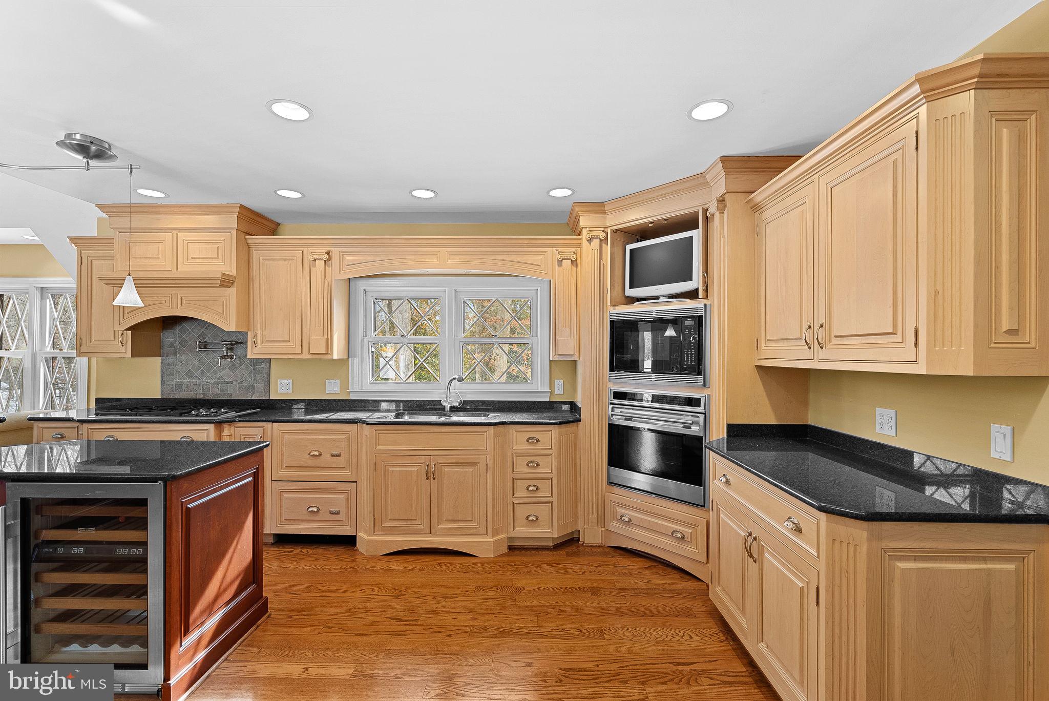 714 Seneca Road Great Falls, VA 22066 - Photo 13 of 58