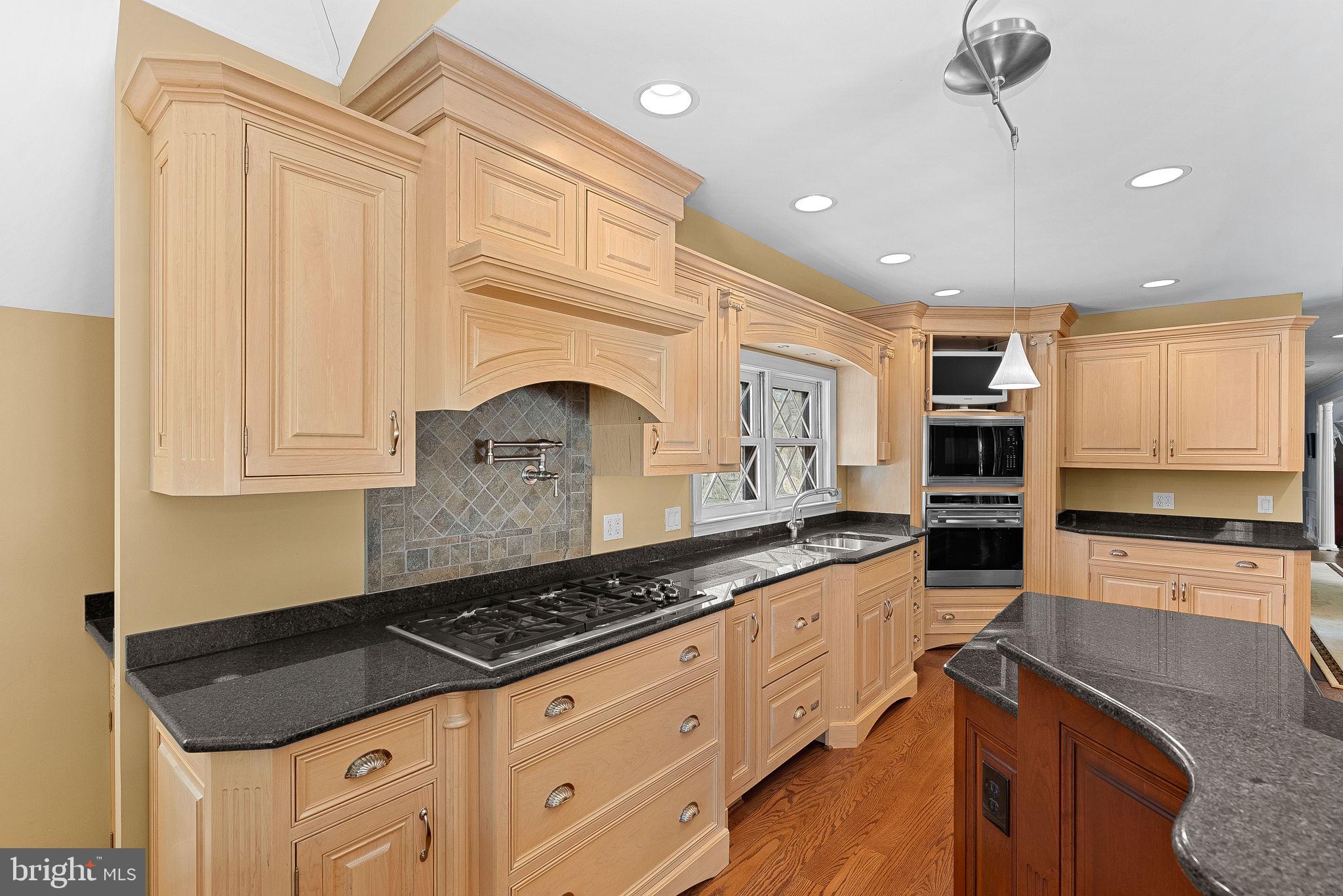 714 Seneca Road Great Falls, VA 22066 - Photo 16 of 58