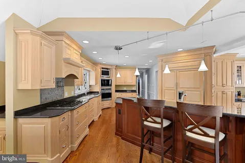 $2,100,000 | 714 Seneca Road, Great Falls, VA 22066