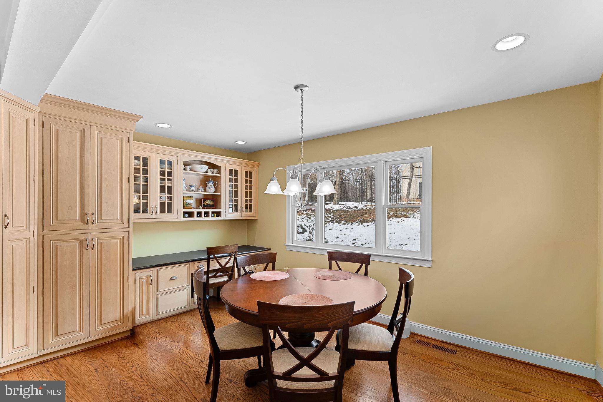 714 Seneca Road Great Falls, VA 22066 - Photo 18 of 58 Breakfast Room