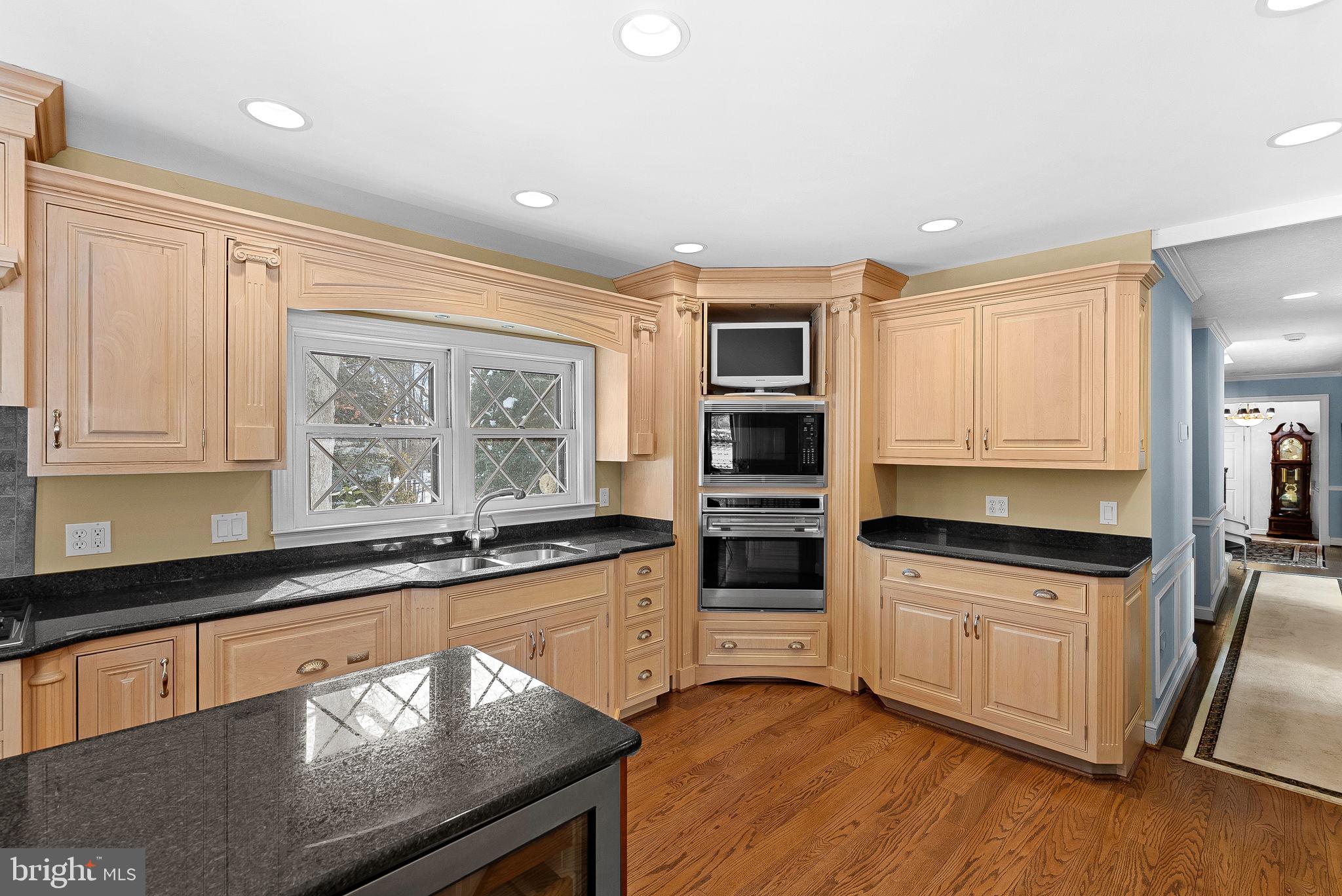 714 Seneca Road Great Falls, VA 22066 - Photo 22 of 58