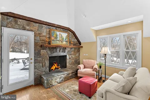 $2,100,000 | 714 Seneca Road, Great Falls, VA 22066