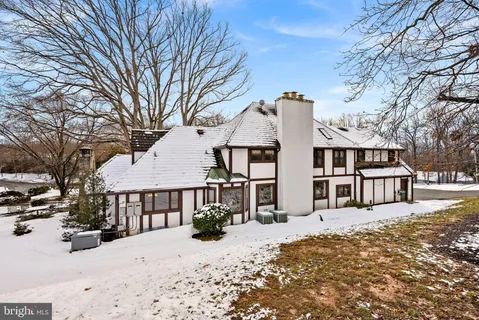 $2,100,000 | 714 Seneca Road, Great Falls, VA 22066