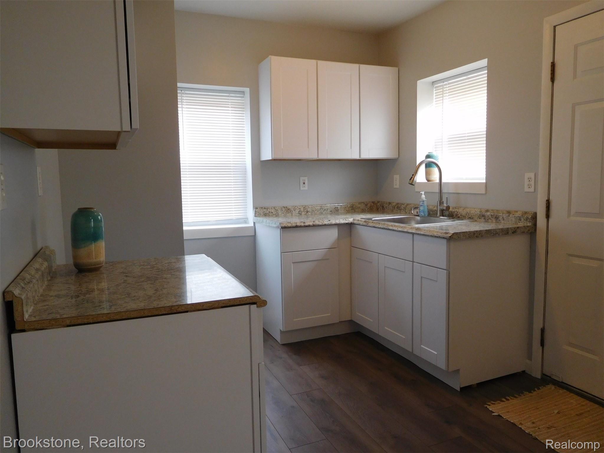 2637 Frankson Avenue Rochester, MI 48307 - Photo 14 of 14 NEW FLOORING & SINK