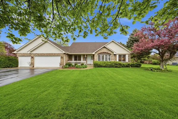 $459,900 | 706 Silver Glen Road, McHenry, IL 60050