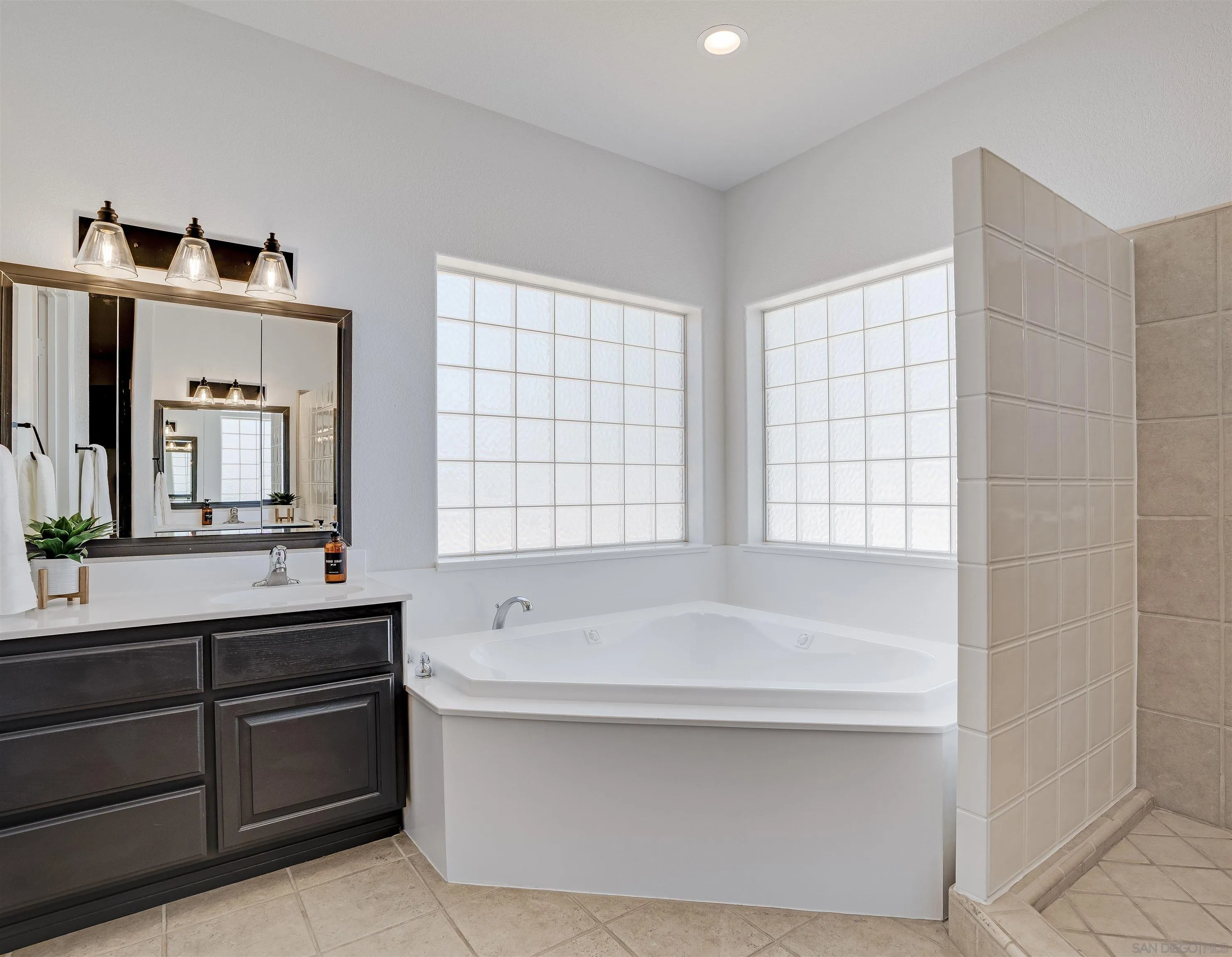 9255 Del Monte Avenue Yucca Valley, CA 92284 - Photo 18 of 46 a bathroom with a bathtub and a sink
