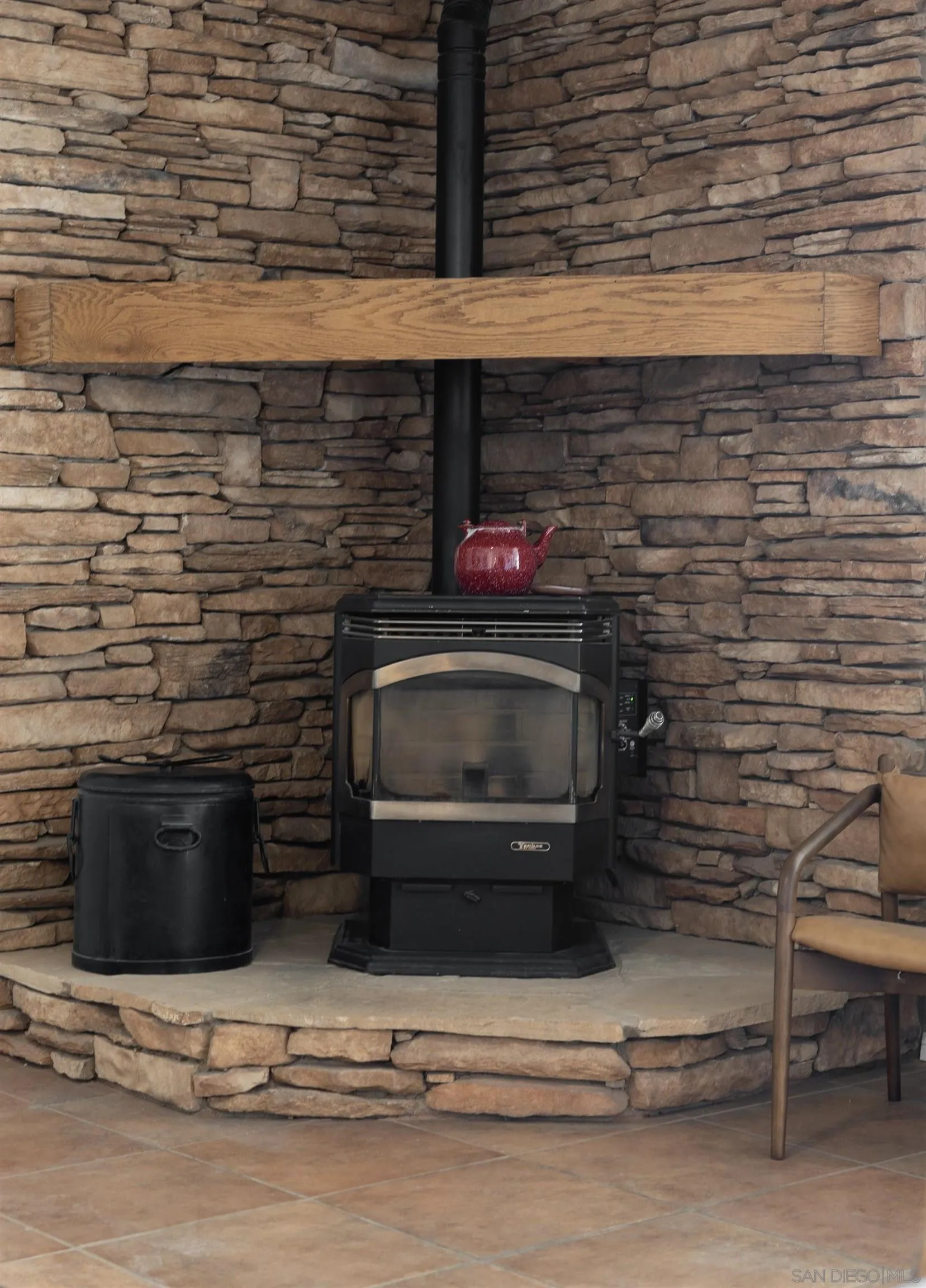 9255 Del Monte Avenue Yucca Valley, CA 92284 - Photo 31 of 46 a closeup of a stove