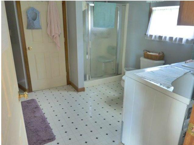 8 Mayflower Way Ellsworth, ME 04605 - Photo 17 of 35 Bathroom.