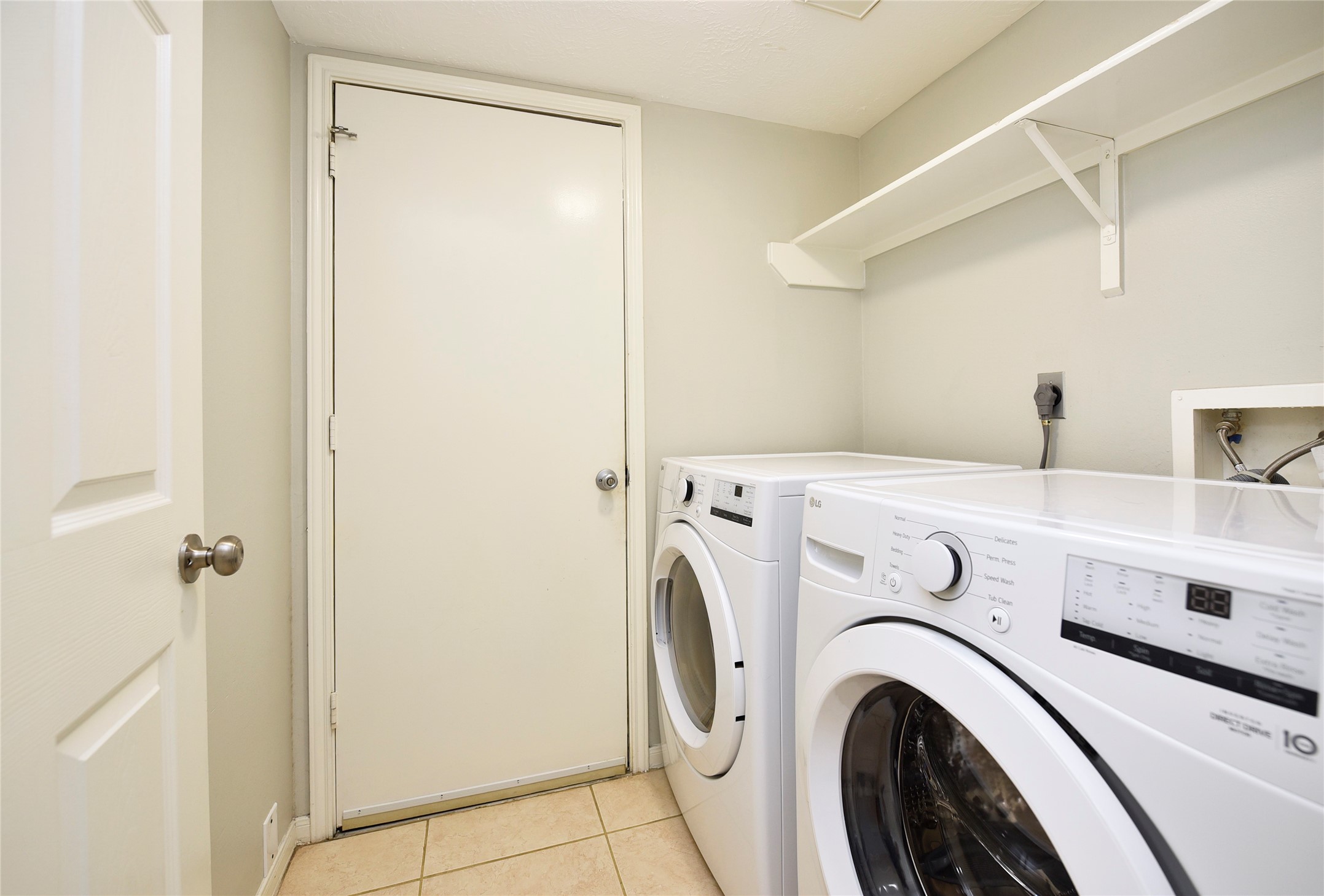 31106 Pine Bay Street Spring, TX 77386 - Photo 16 of 38 a utility room with dryer and washer