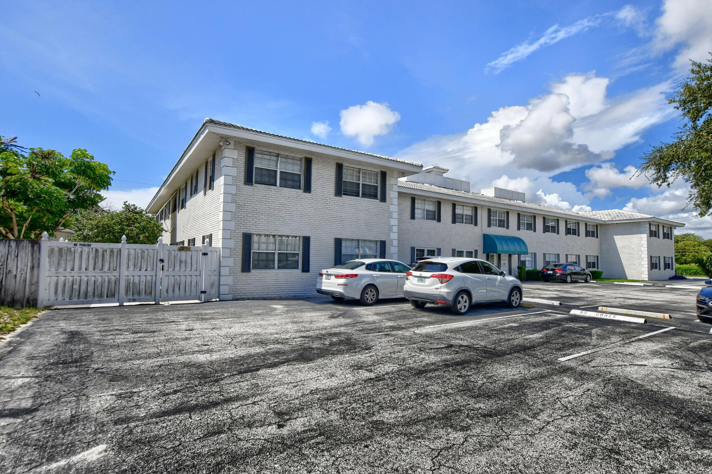 298 Southwest 6th Street, Unit 2080 Boca Raton, FL 33432 - Photo 2 of 18 02_ebf_9158-hdr(5)