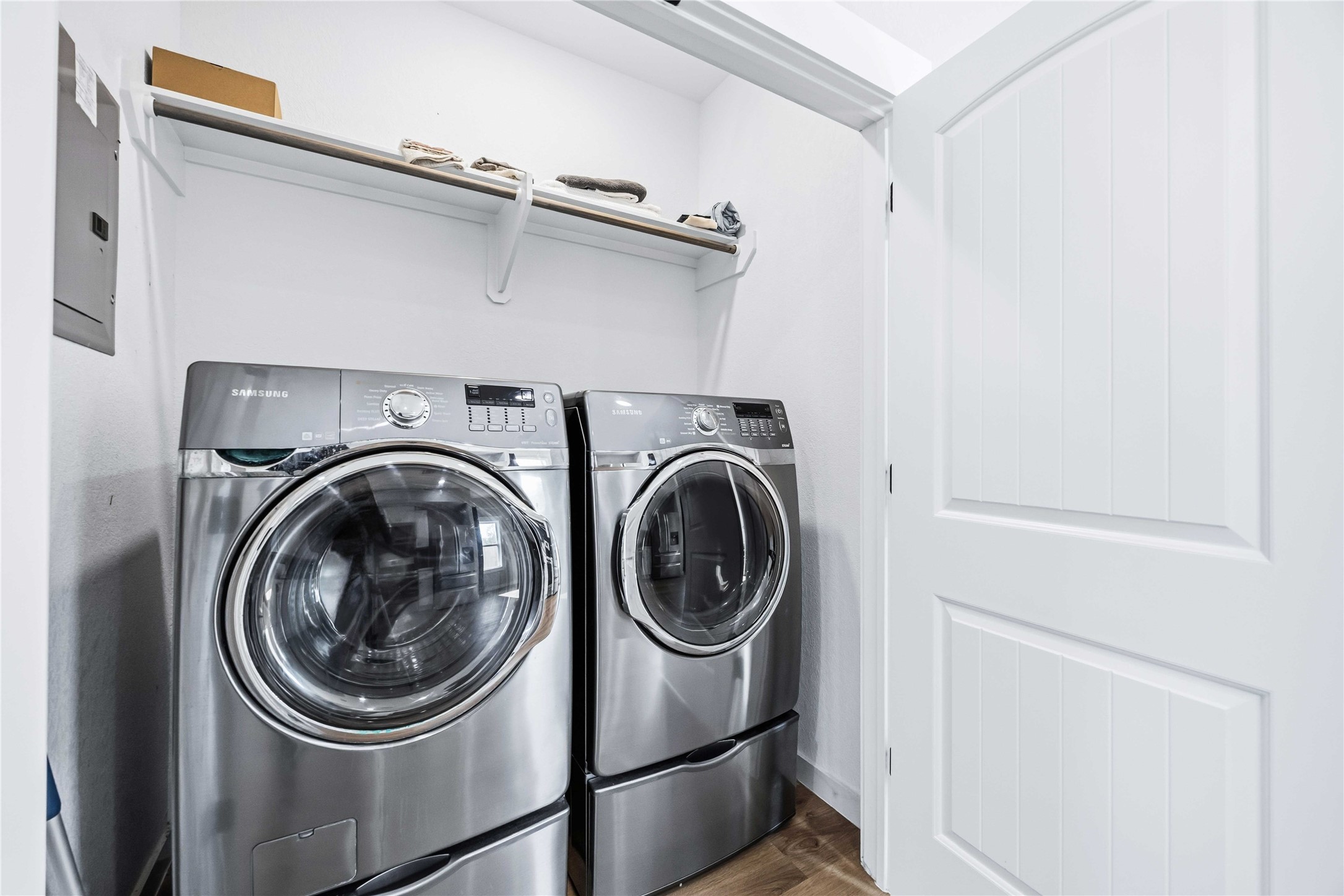 5403 Amy Street Houston, TX 77028 - Photo 14 of 27 a utility room with dryer and washer
