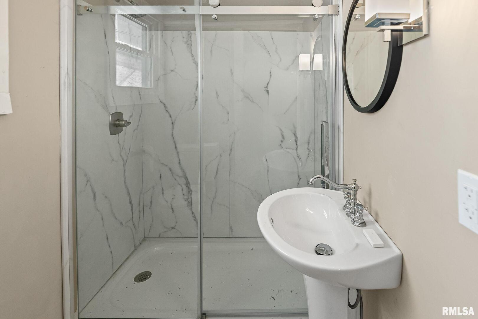 6 South Division Street Du Quoin, IL 62832 - Photo 39 of 47 a bathroom with a sink a toilet and shower