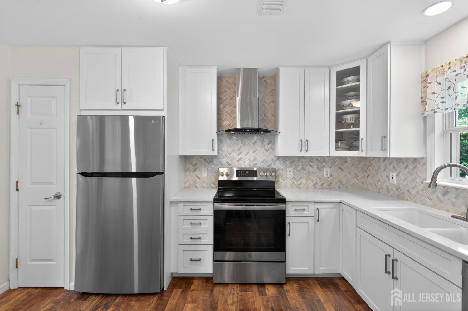 185 Fresh Ponds Road Monroe Township, NJ 08831 - Photo 3 of 60