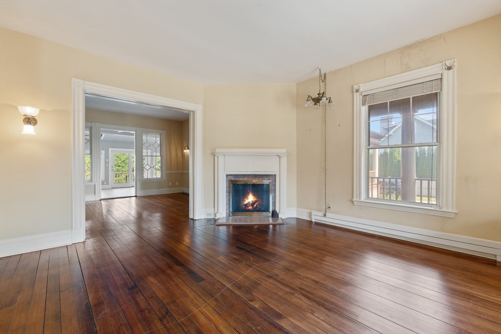 372 Ocean Avenue Marblehead, MA 01945 - Photo 4 of 29