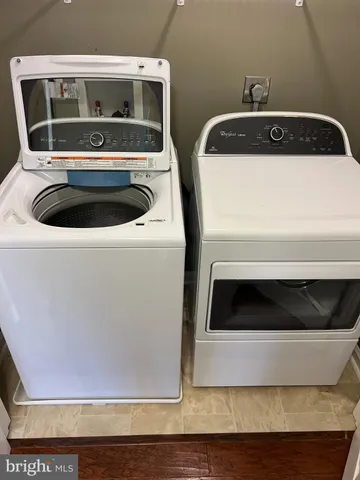 a view of elevator with hallway