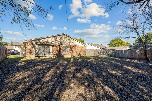 $2,500 | 134 London Lane, Glenn Heights, TX 75154