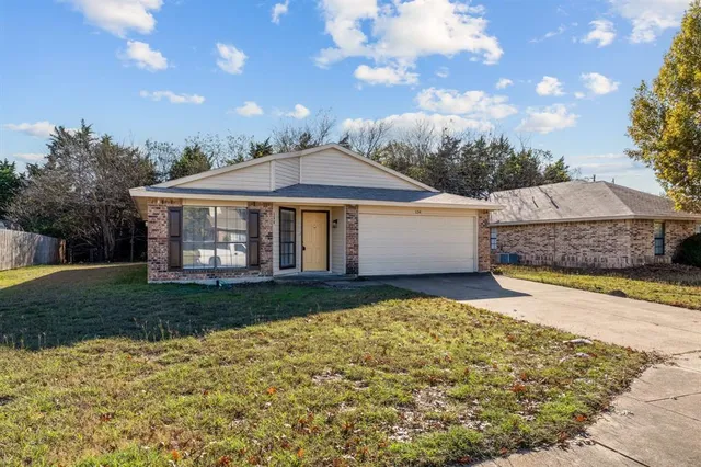 $2,500 | 134 London Lane, Glenn Heights, TX 75154