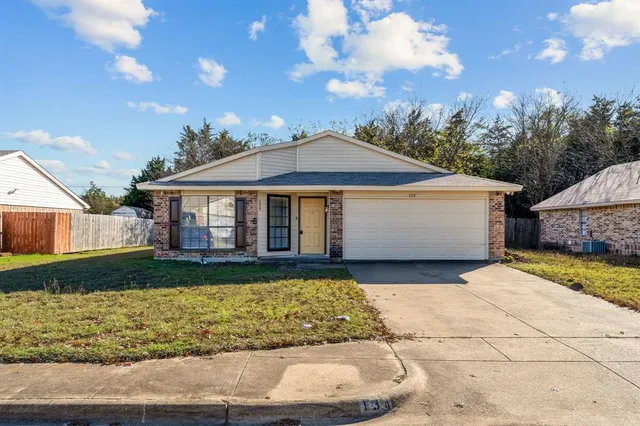 $2,500 | 134 London Lane, Glenn Heights, TX 75154