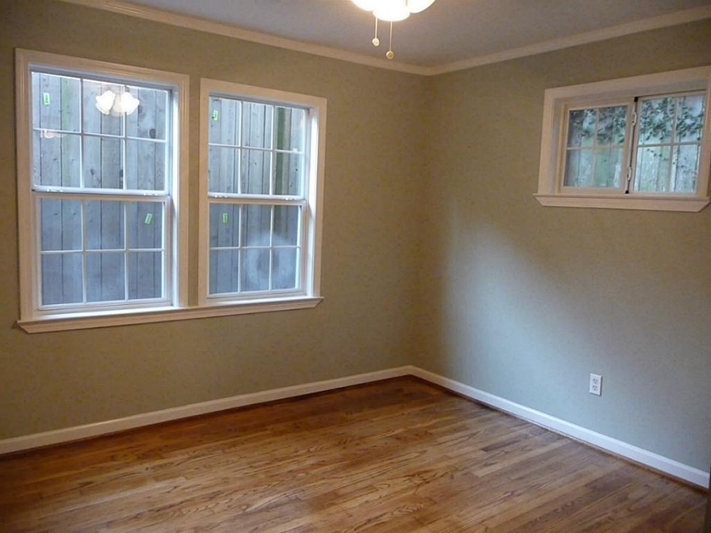 1909 Fairview Street, Unit 2 Houston, TX 77019 - Photo 10 of 10 an empty room with a window