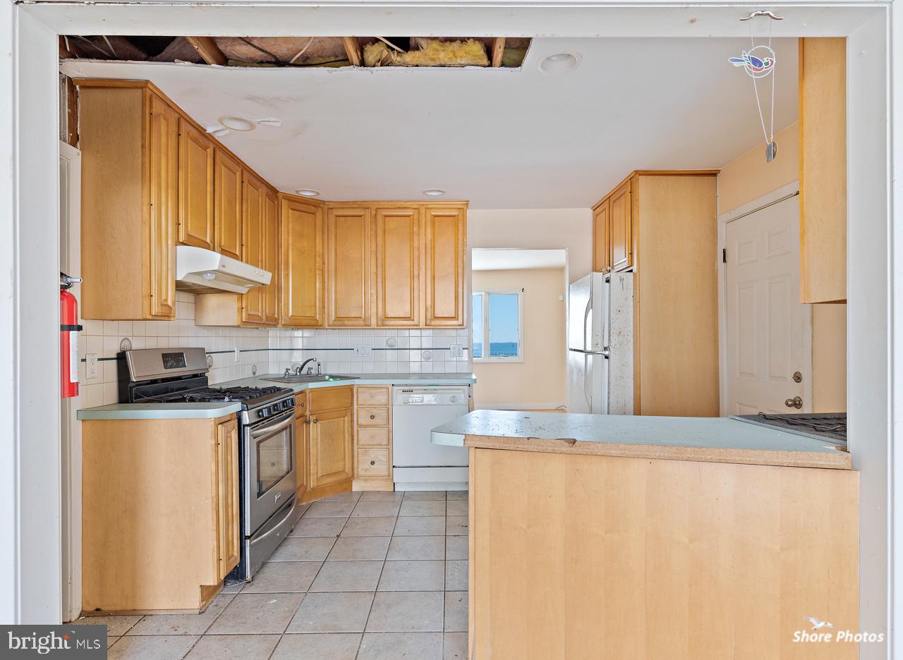 10 Iowa Court Tuckerton, NJ 08087 - Photo 19 of 33 a kitchen with stainless steel appliances granite countertop a sink a stove and a refrigerator