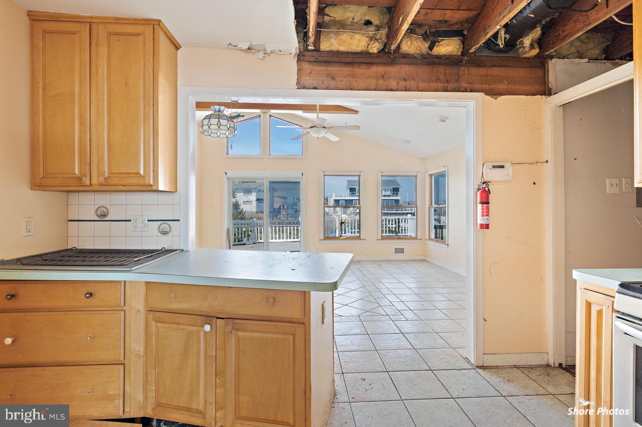 10 Iowa Court Tuckerton, NJ 08087 - Photo 20 of 33 a kitchen with cabinets and window