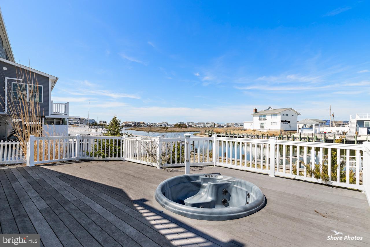 10 Iowa Court Tuckerton, NJ 08087 - Photo 8 of 33 a balcony with wooden floor and city view