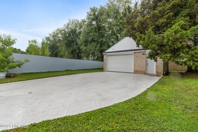 $385,000 | 185 Launch Landing Road, Moyock, NC 27958