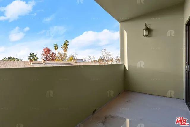 $5,000 | 12104 Hoffman Street, Unit 302, Studio City, CA 91604