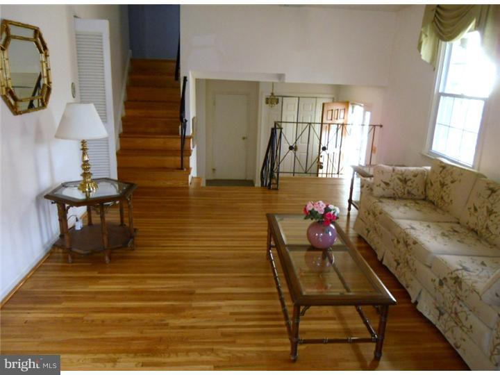 358 Hemlock Lane Springfield, PA 19064 - Photo 4 of 13 Living Room