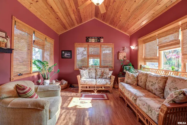 $475,000 | 582 Breezy Point Drive, Clinton, IA 52732