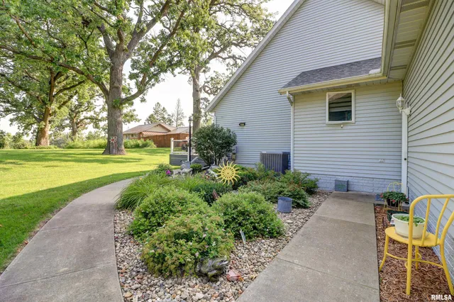 $475,000 | 582 Breezy Point Drive, Clinton, IA 52732