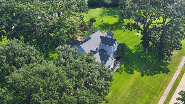 $475,000 | 582 Breezy Point Drive, Clinton, IA 52732