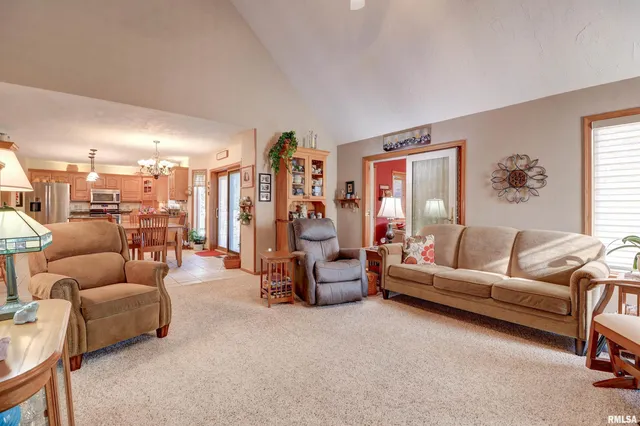 $475,000 | 582 Breezy Point Drive, Clinton, IA 52732