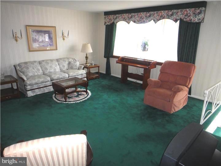 11880 Basile Road Philadelphia, PA 19154 - Photo 3 of 14 Gallery Image 3