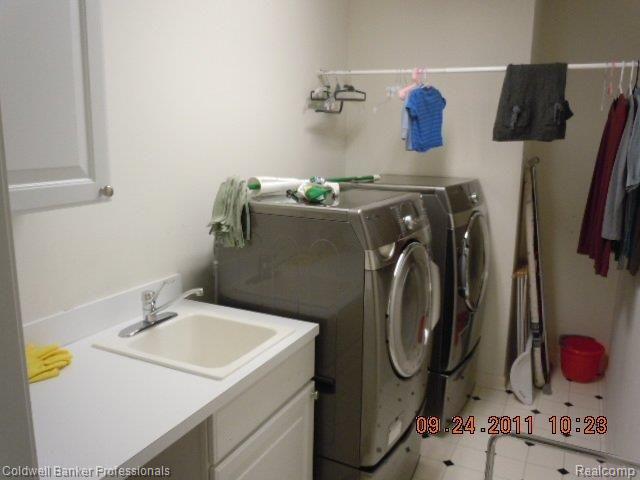 1186 Miners Run Rochester, MI 48306 - Photo 16 of 25 Second Floor Laundry