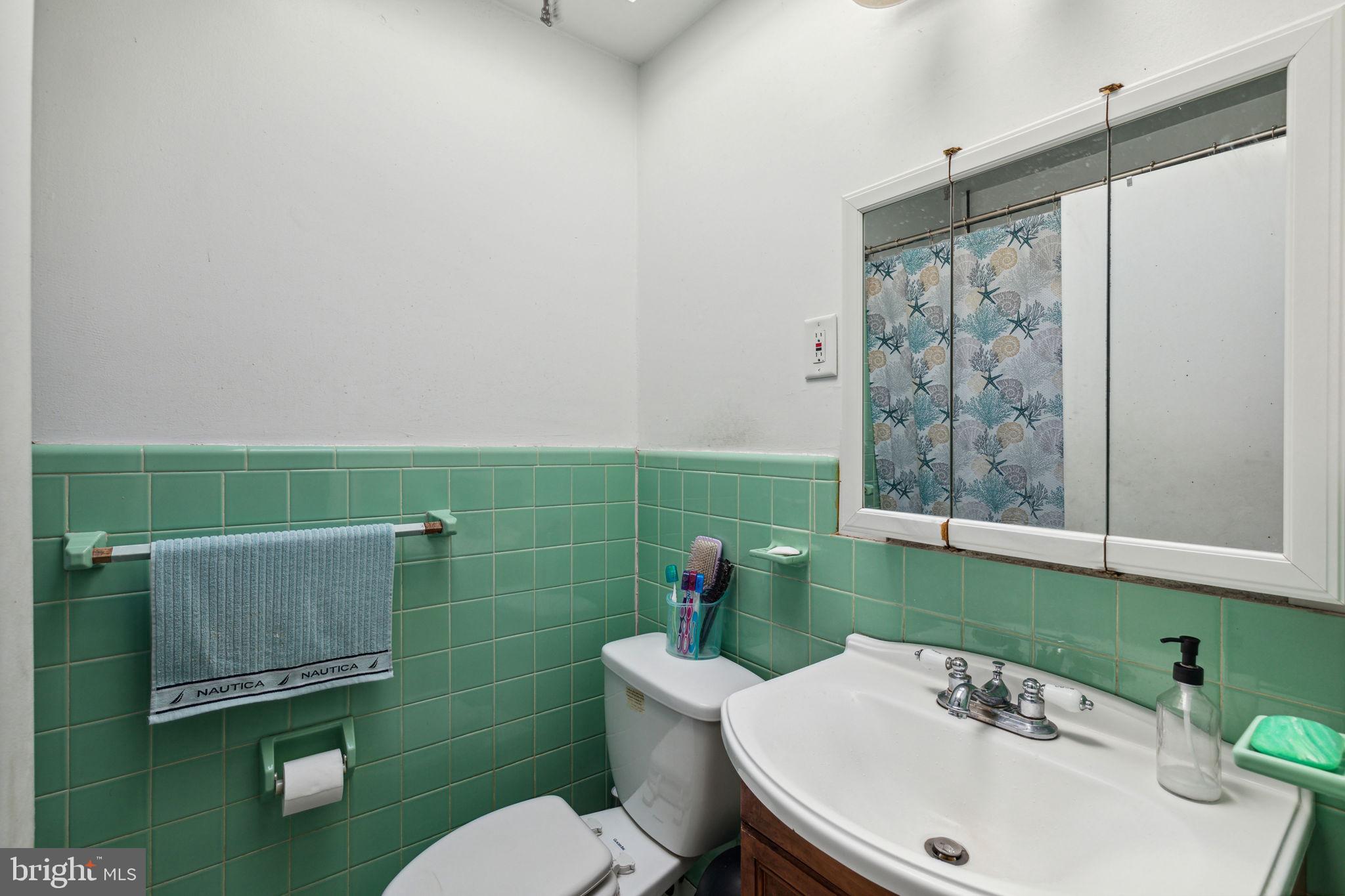 392 Beverly Boulevard Upper Darby, PA 19082 - Photo 14 of 26 a bathroom with a sink mirror toilet and shower