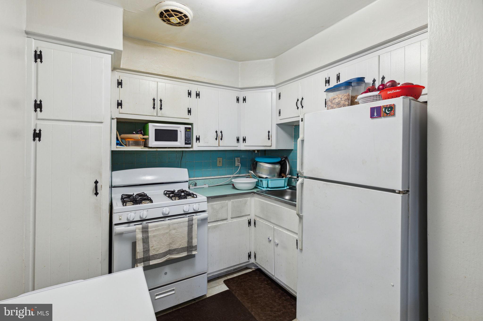 392 Beverly Boulevard Upper Darby, PA 19082 - Photo 10 of 26 a white refrigerator freezer sitting in a kitchen